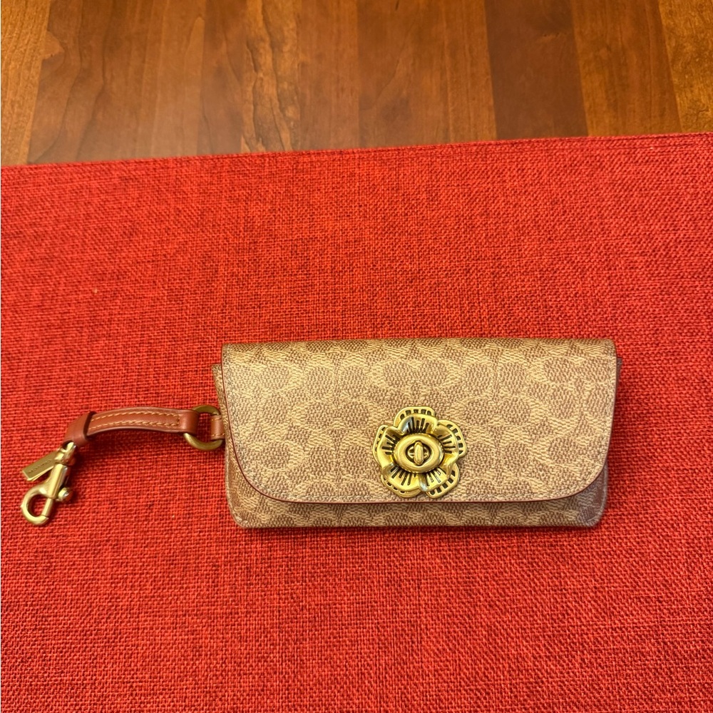NWOT Coach Sunglass Case Bag Charm In Signature Canvas